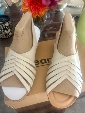 Earth Women's Leather Cream Woven Slide Sandals